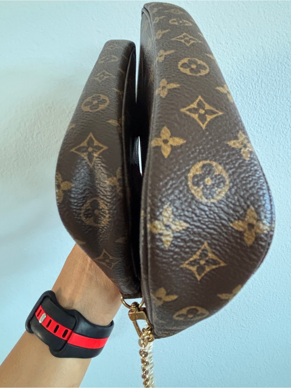 Louis Vuitton Monogram multi Pochette with Gold chain - Picture 7 of 16